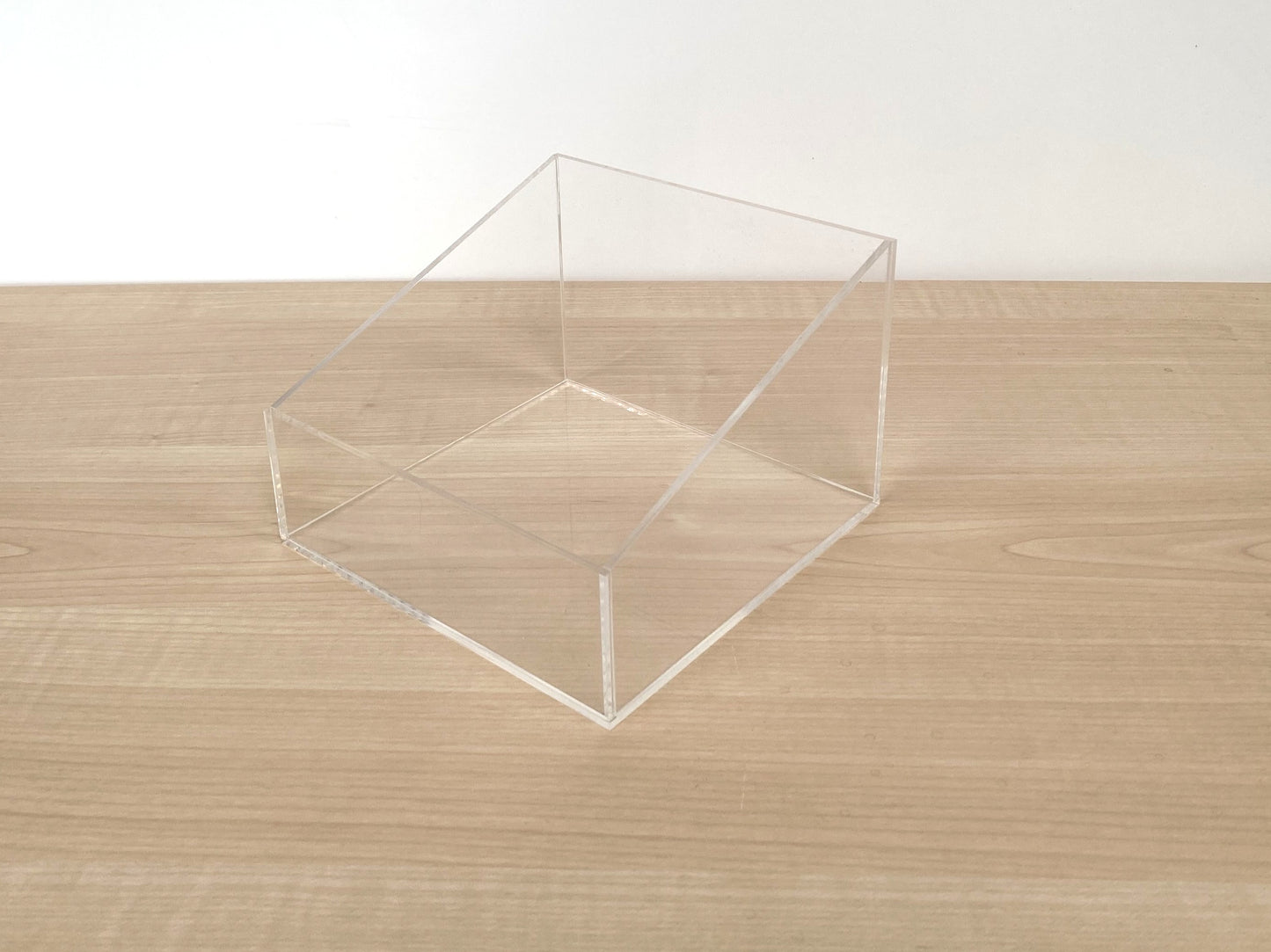 Acrylic point of sale merchandising box