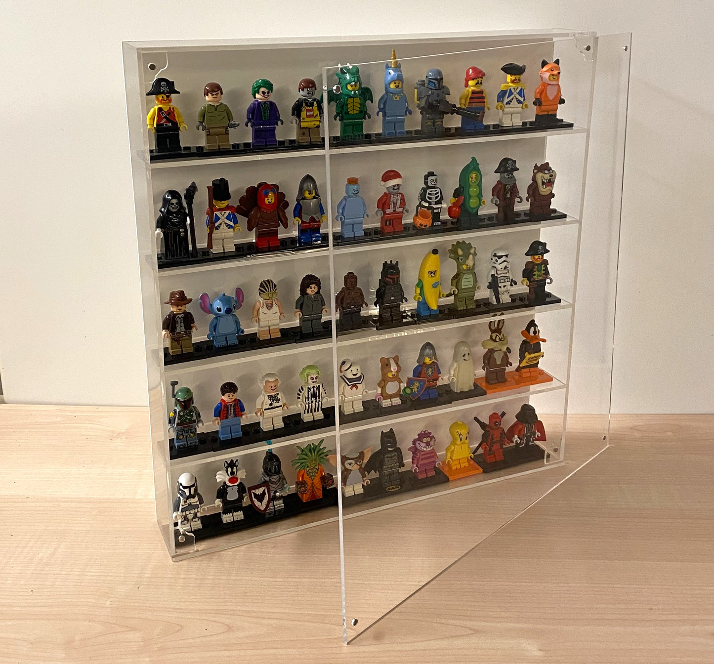 Dust and UV protection display case for LEGO collectibles