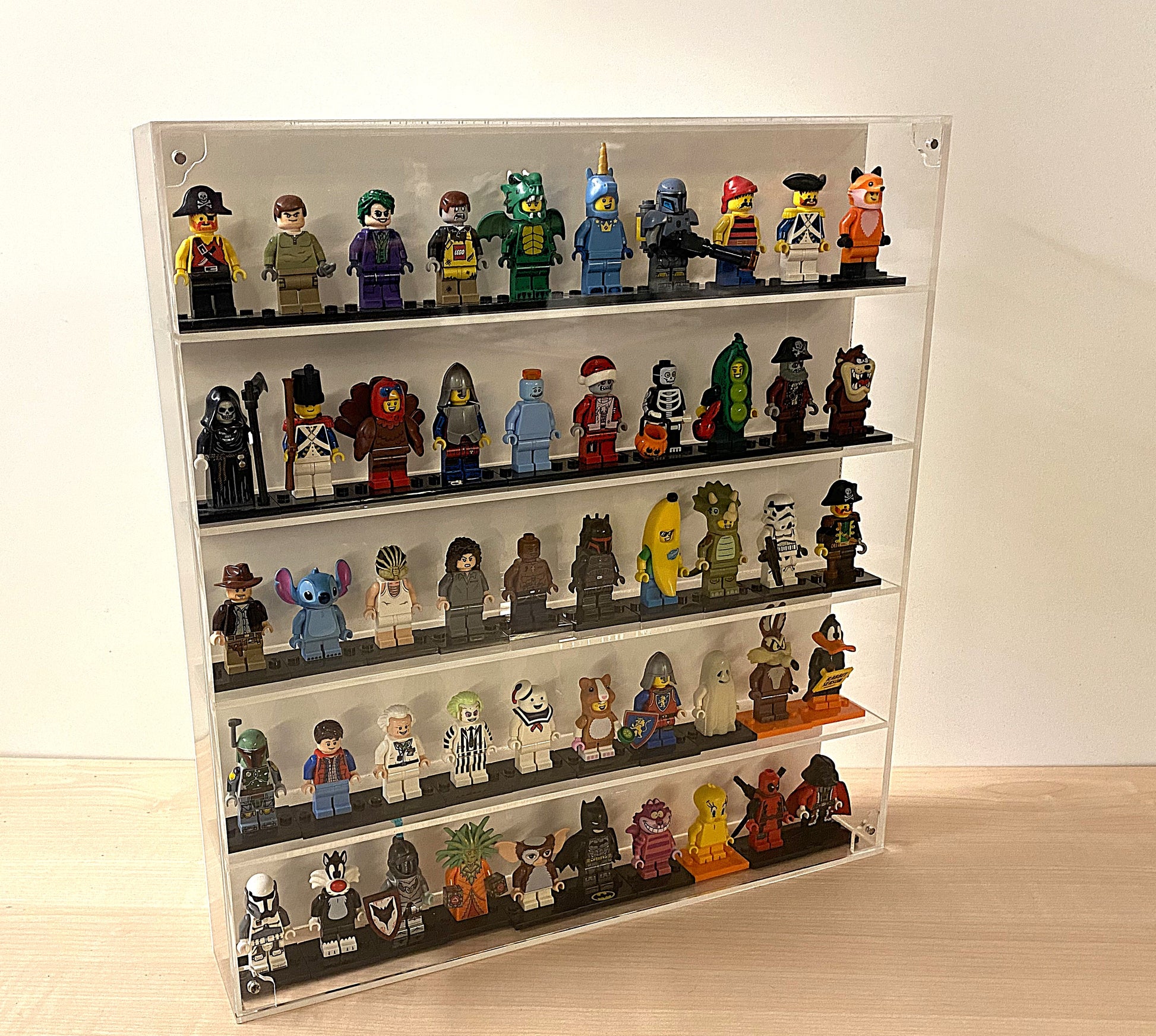 Free-standing acrylic LEGO display box with magnetic front