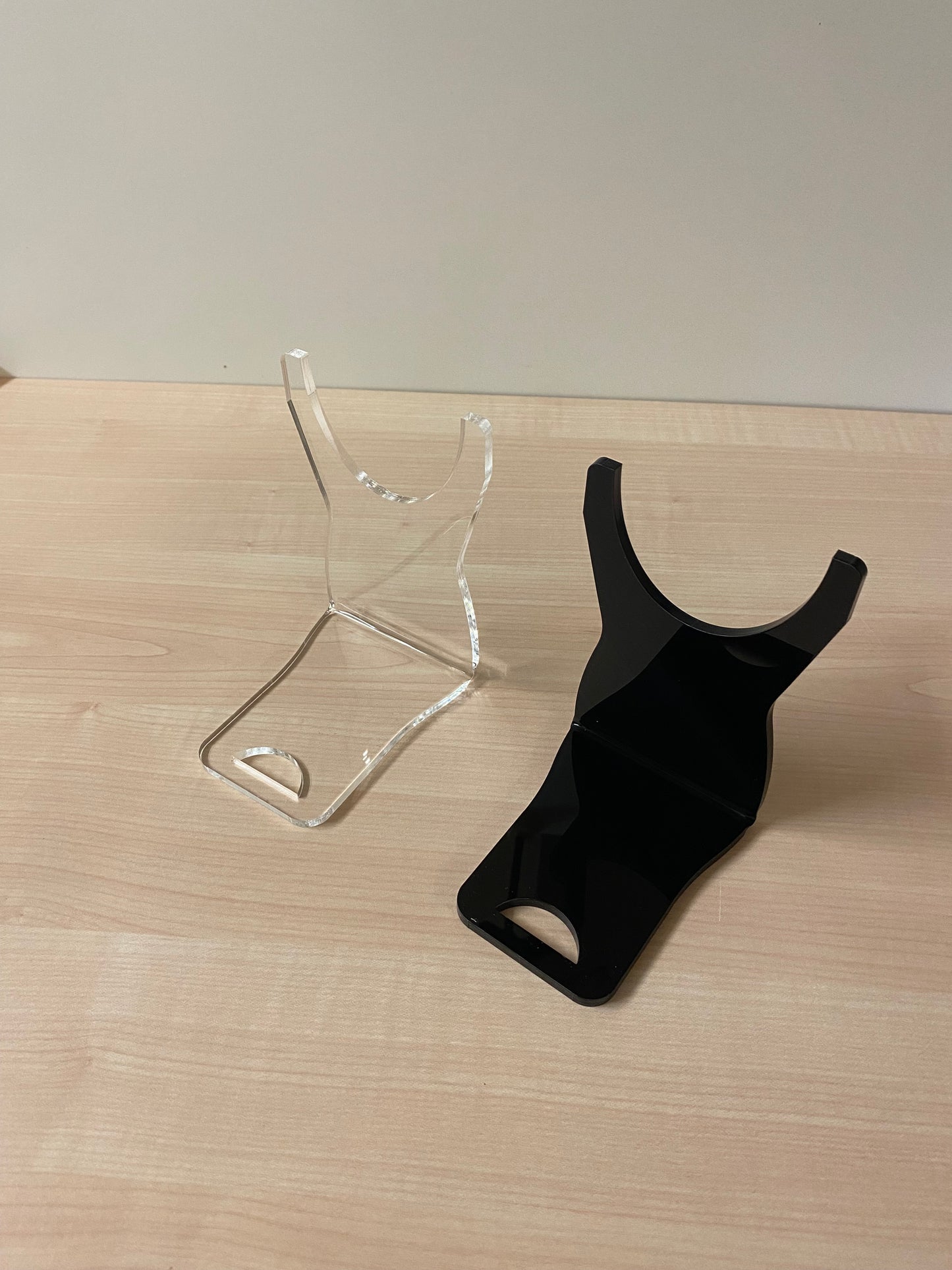 Angled Acrylic Wine Bottle Holder – Display Stand for 74mm Bottles |