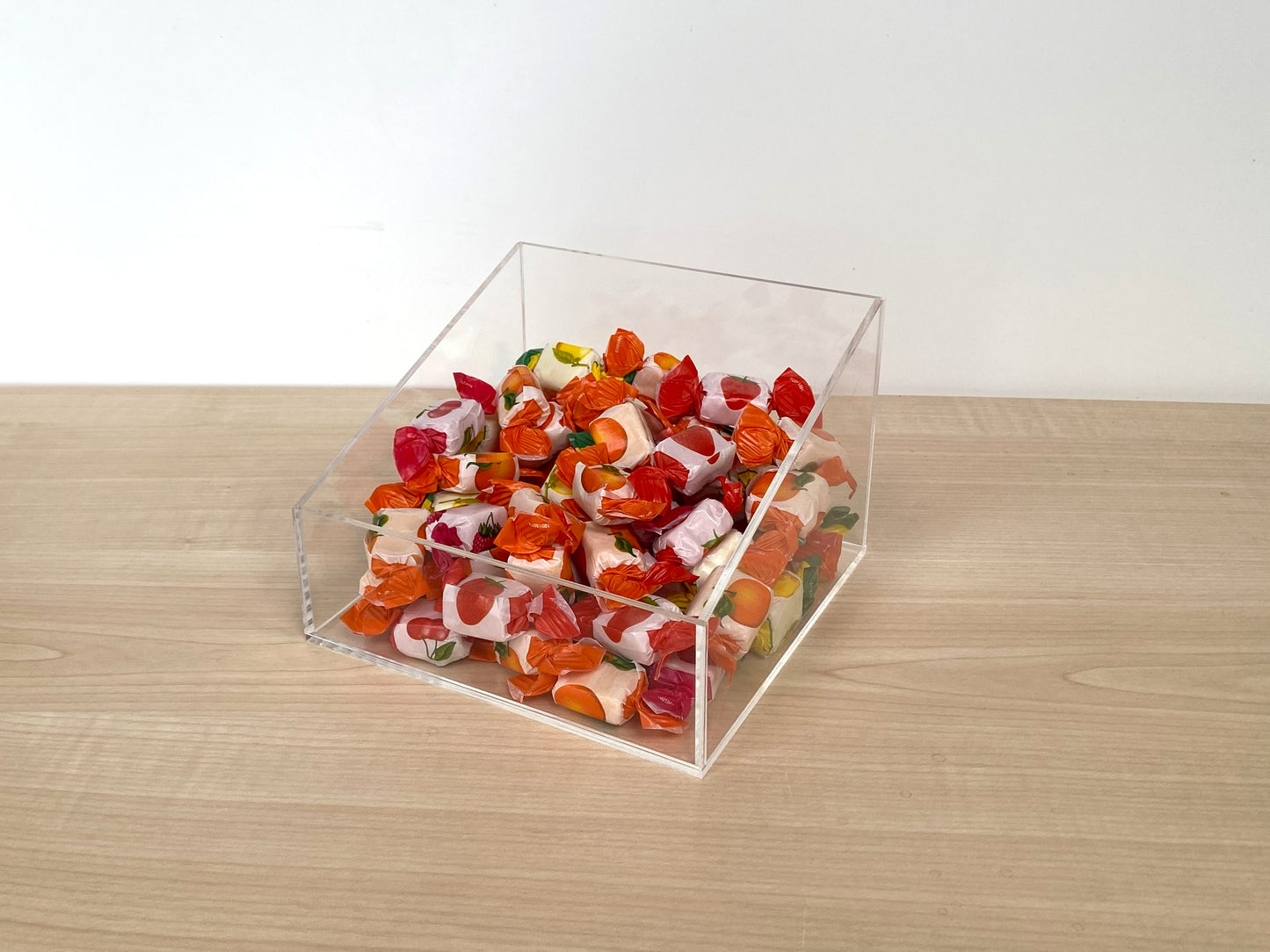 Acrylic point of sale merchandising box